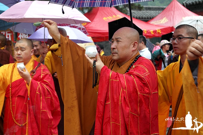 普化寺举办佛缘之路祈福法会爱心传递五台山首站法喜充满